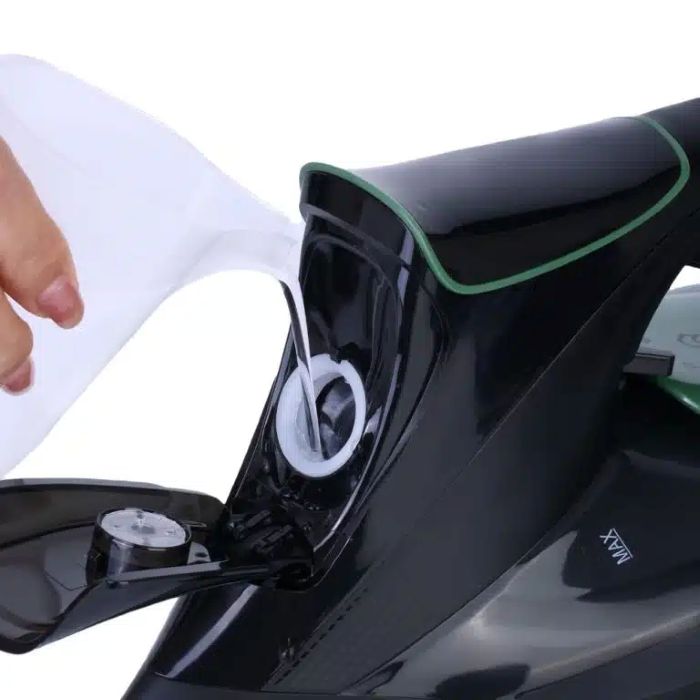 Sonashi Steam Iron With Ceramic Soleplate -3200W Black-Green - SI-5088C